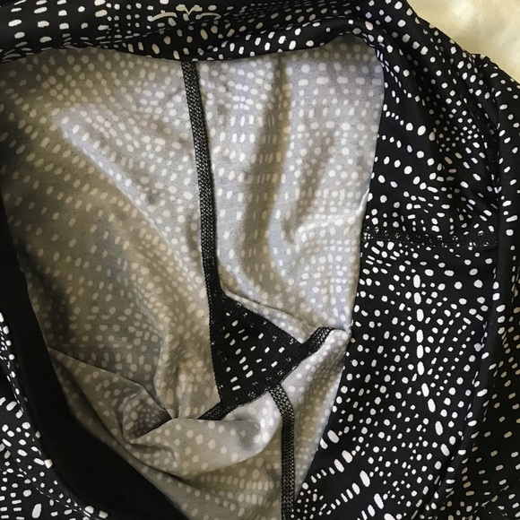 Beyond Yoga Lux Spotted Leggings from Iowa by Namaste - Picture 8 of 10